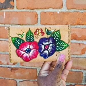 🌺 Isla Mujeres Hand-Painted Floral Suede Leather Trifold Mexican Coin Purse